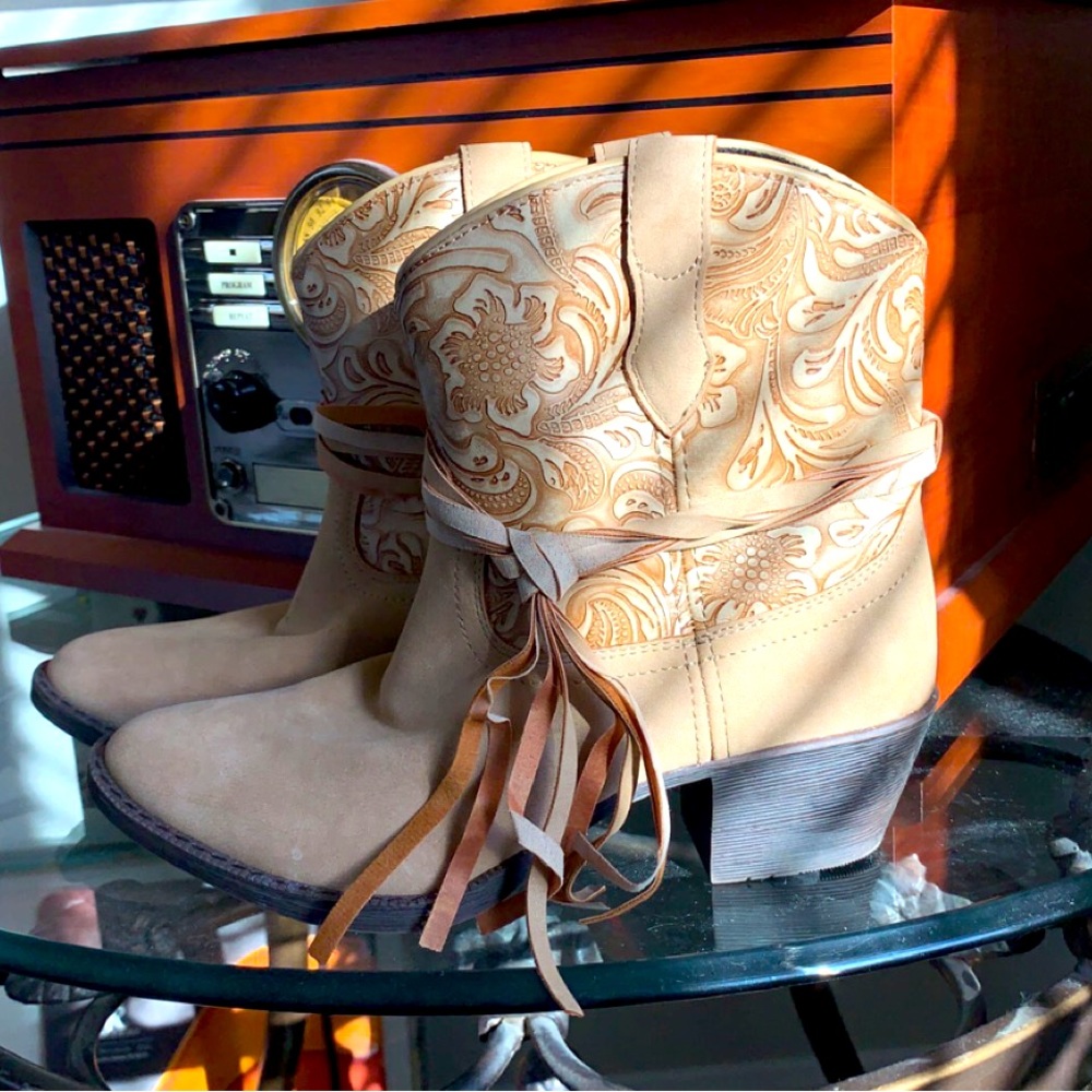 Dingo like new heeled boots
